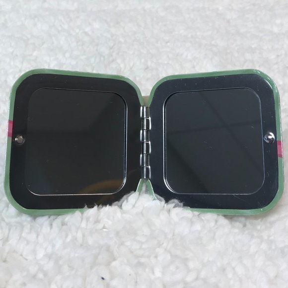 Kikkerland Flamingo Compact Mirror Case - Picture 3 of 3